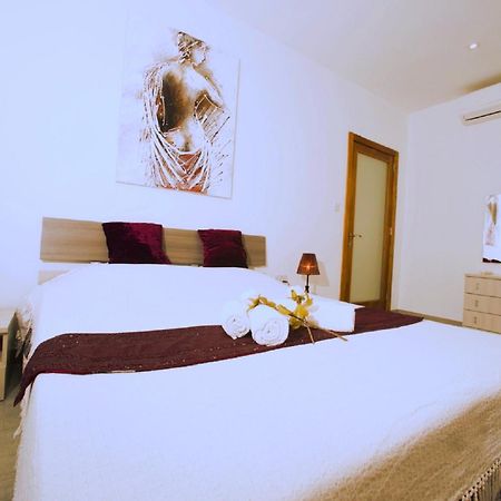 Stunning Penthouse Roof Terrace & Communal Swimming Pool St. Paul's Bay Ngoại thất bức ảnh
