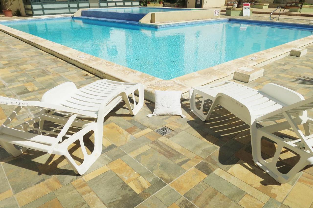 Stunning Penthouse Roof Terrace & Communal Swimming Pool St. Paul's Bay Ngoại thất bức ảnh
