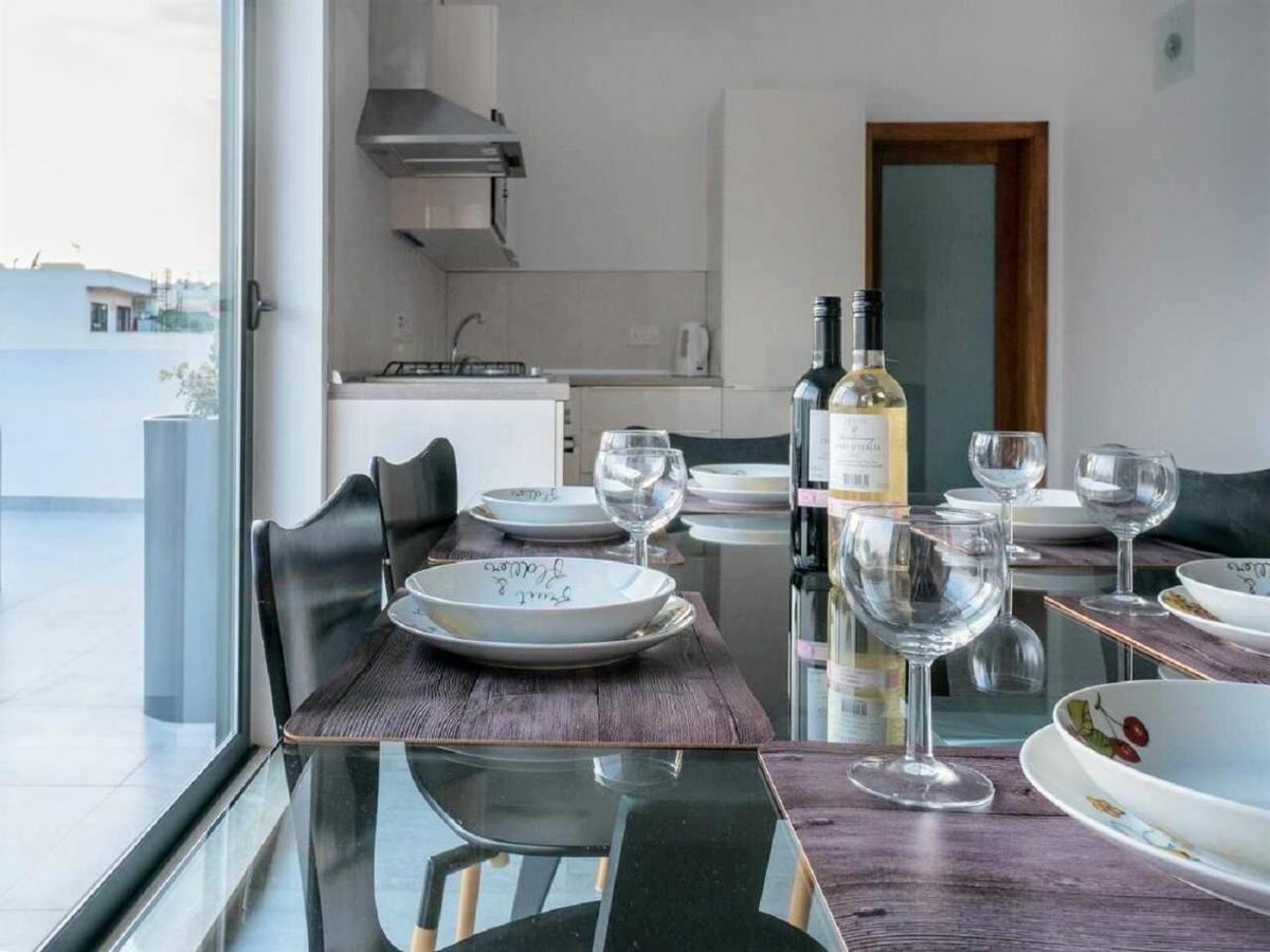 Stunning Penthouse Roof Terrace & Communal Swimming Pool St. Paul's Bay Ngoại thất bức ảnh
