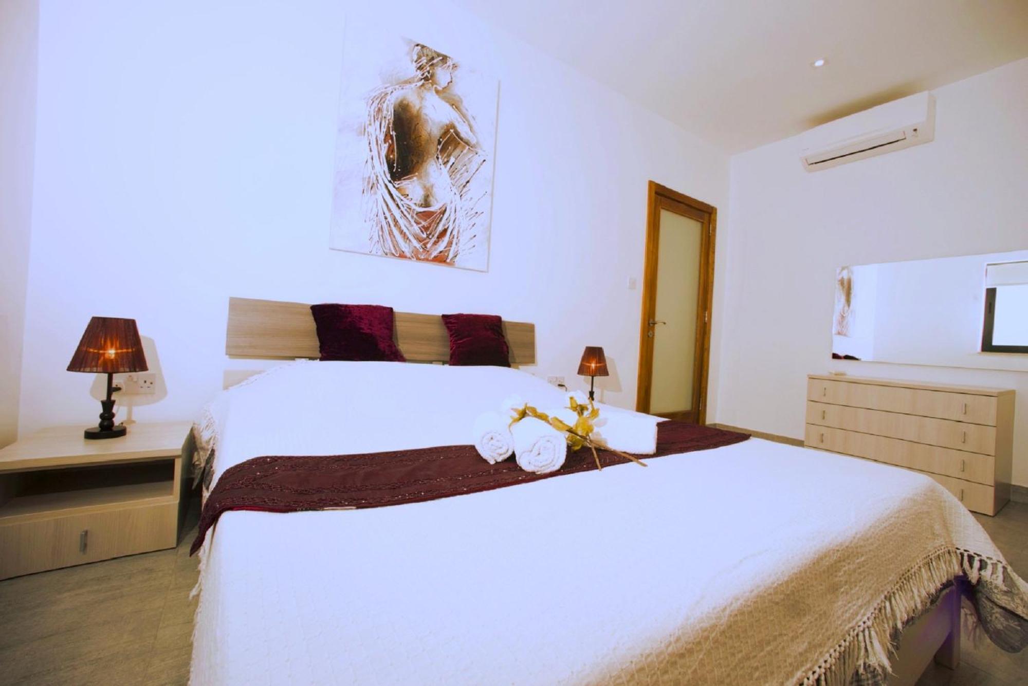 Stunning Penthouse Roof Terrace & Communal Swimming Pool St. Paul's Bay Ngoại thất bức ảnh